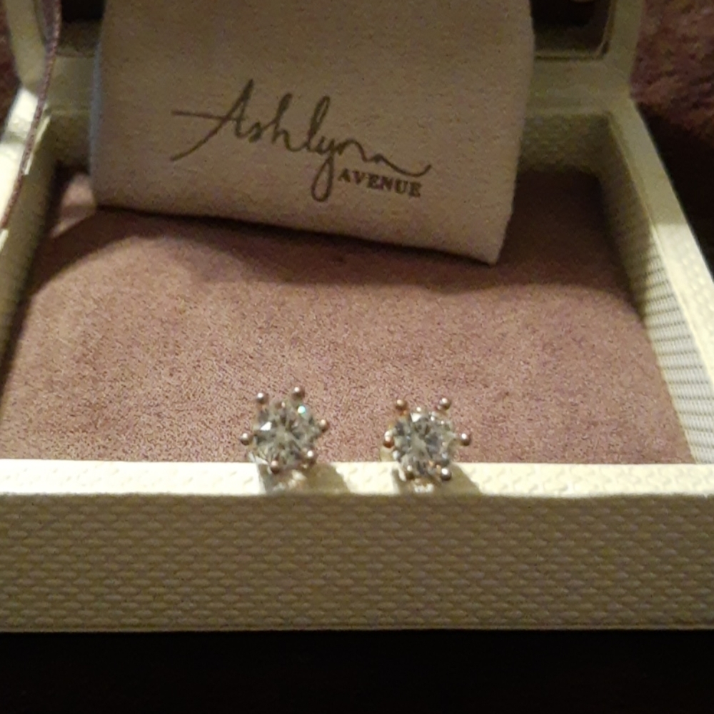Ashlyn Avenue stud earrings